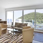 מלון Maslinica Narcis 4*