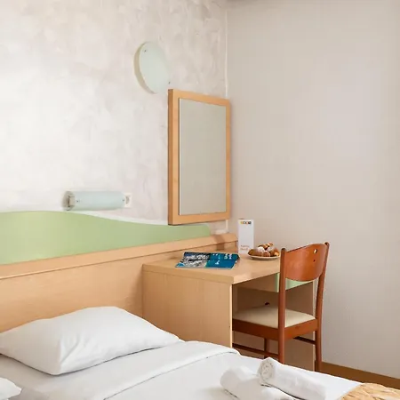 호텔 Narcis - Maslinica & 4*