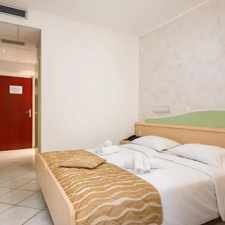 Narcis - Maslinica & 4*