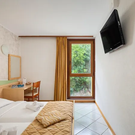 Narcis - Maslinica & 호텔 4*