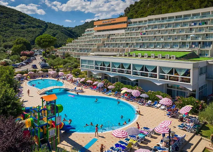Maslinica Narcis 4*