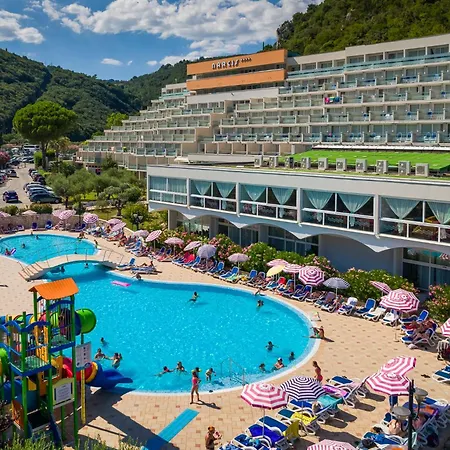 Maslinica Narcis 4*